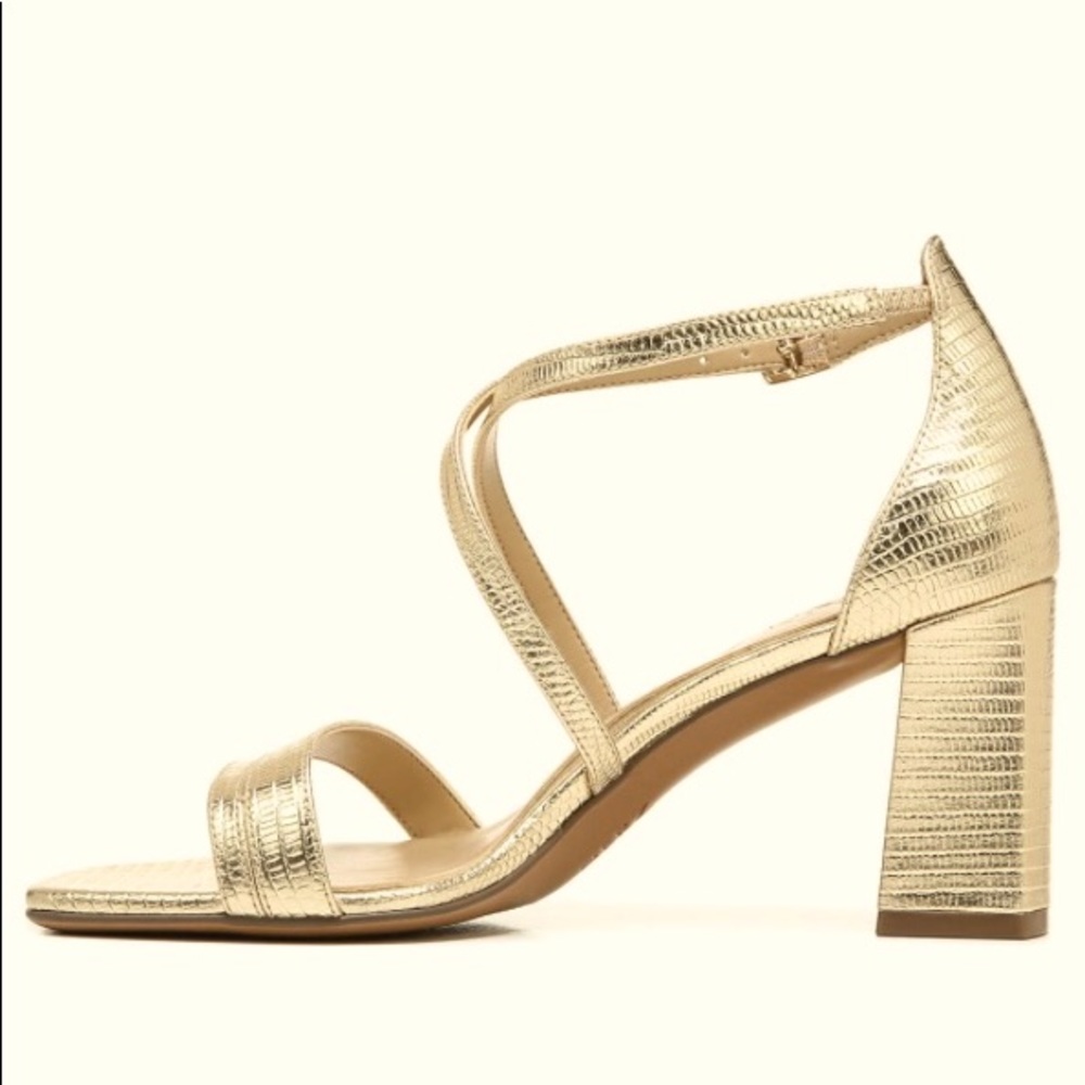 Brand new gorgeous NWOT TIFF naturalizer heels. Never worn. Size 7.5 wide.